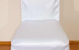 biały pokrowiec na krzesło MABOTEX